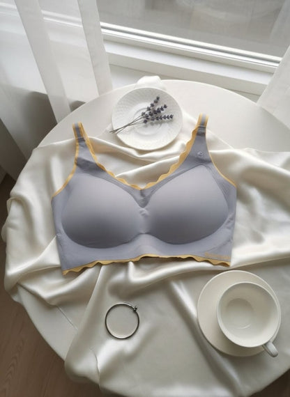 Scallop Edge Seamless Comfort Bra