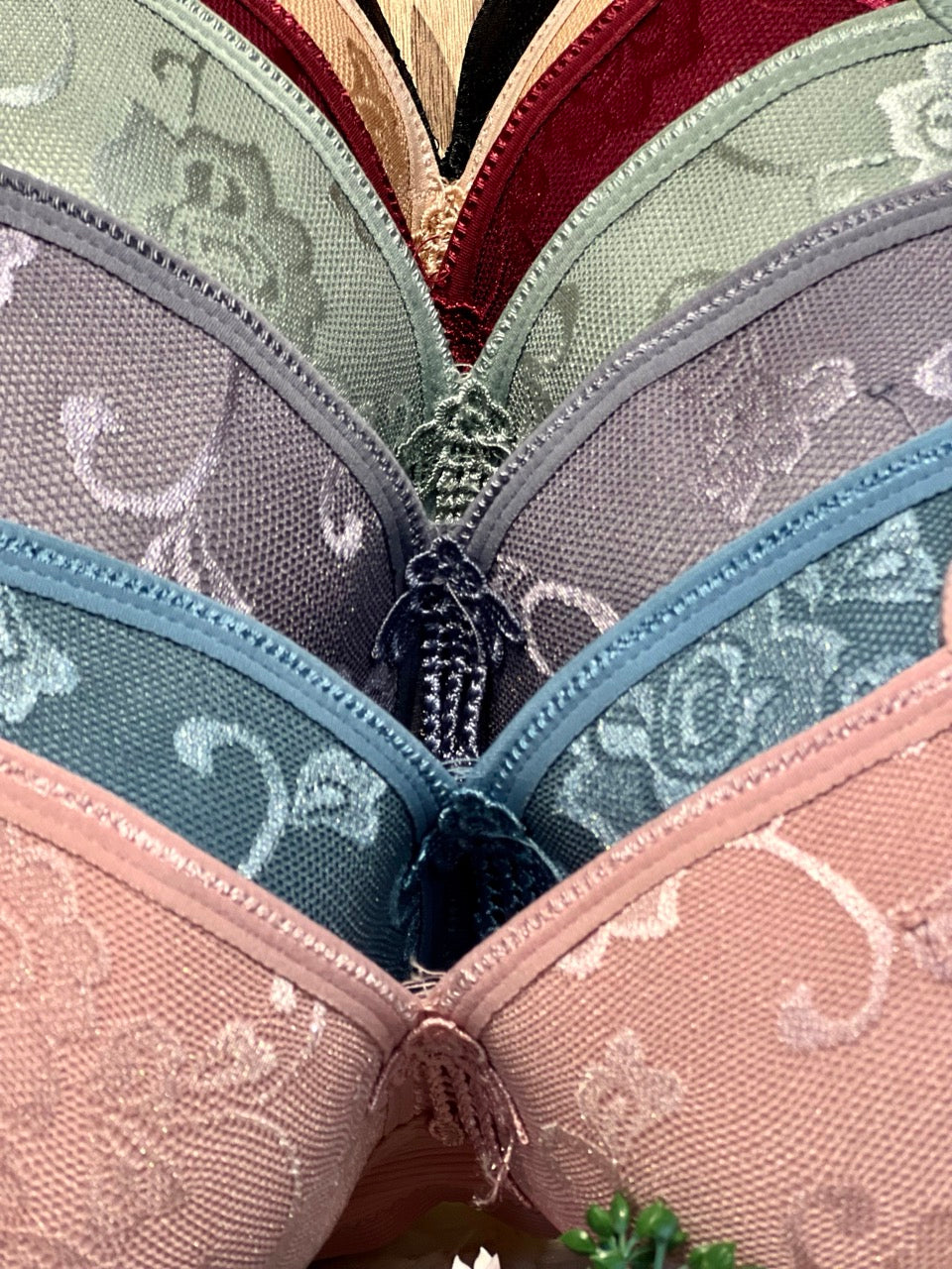 Floral Jacquard Full-Coverage Bra – Elegant Everyday Comfort